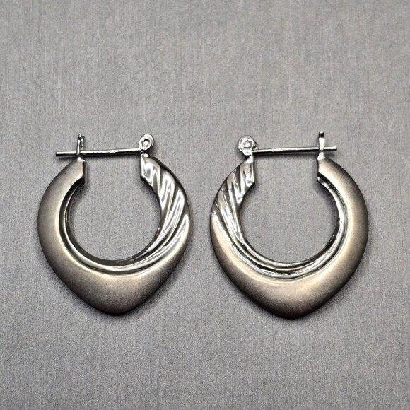 Sterling Silver 925 Hoop Earrings 1.25" Textured Ribbed Hinged Closure 6.38g - Picture 1 of 5